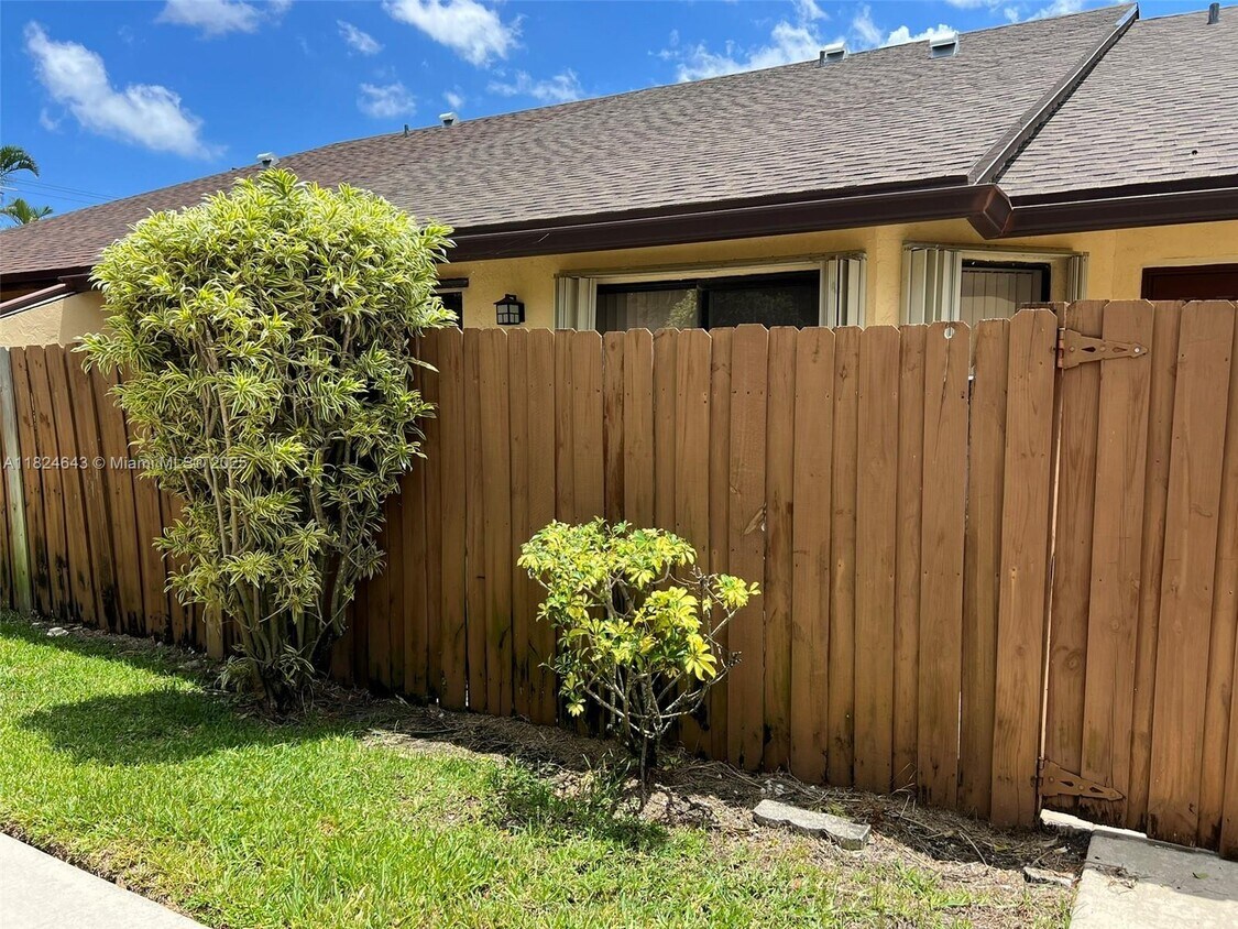 Foto principal - 451 Springdale Cir