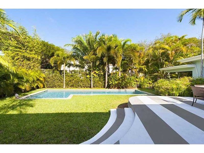 Foto del edificio - 5800 NE 6th Ct