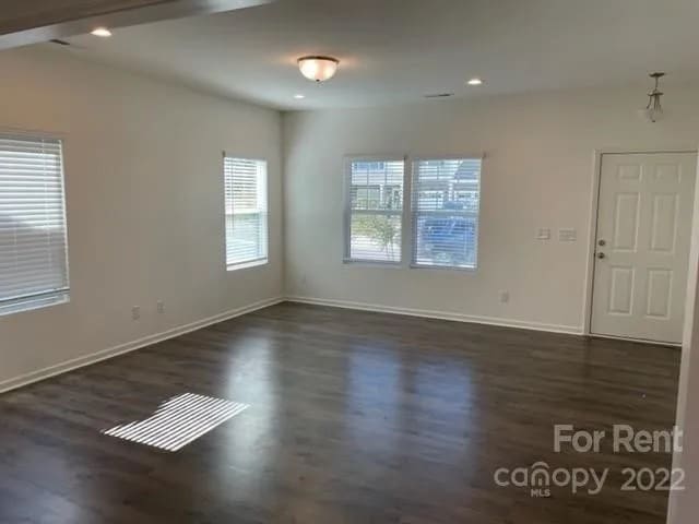 Building Photo - A charming house with 4 beds and 3 bath in...