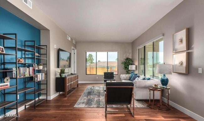 Foto del edificio - 7300 E Earll Dr