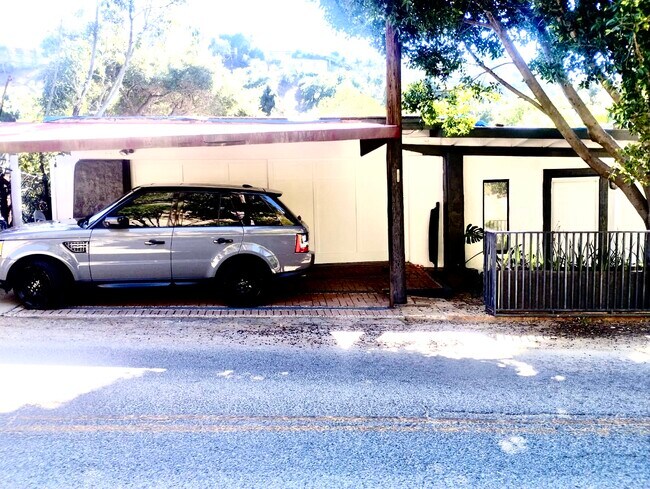 cochera para 2 coches - 2366 Nichols Canyon Rd