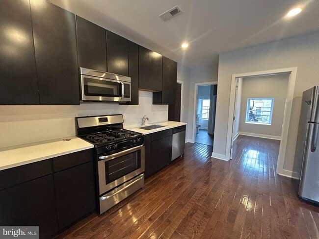 Building Photo - 723 Sansom St