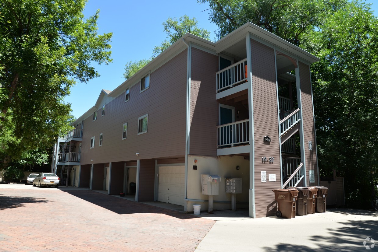 Primary Photo - Elder Square Apartments