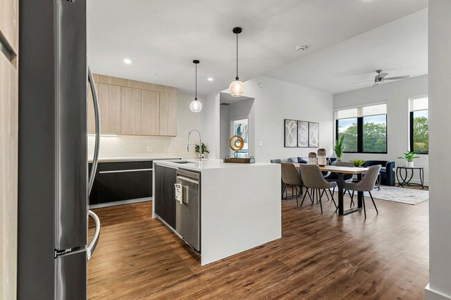 Foto del edificio - 5515 Humming Bird Ln