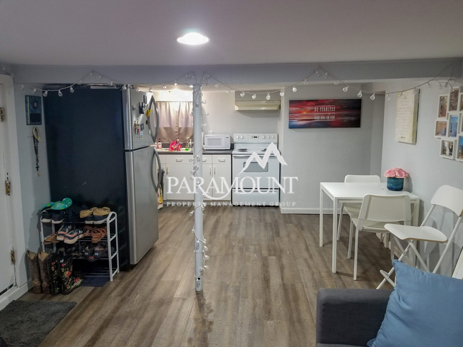 Building Photo - Cute 1 Bed 1 Bath Lower Unit w/View!