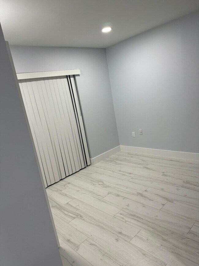 Foto del edificio - 8812 N Crescent Dr