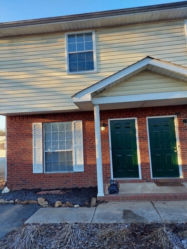 Building Photo - 112 Eveningside Dr