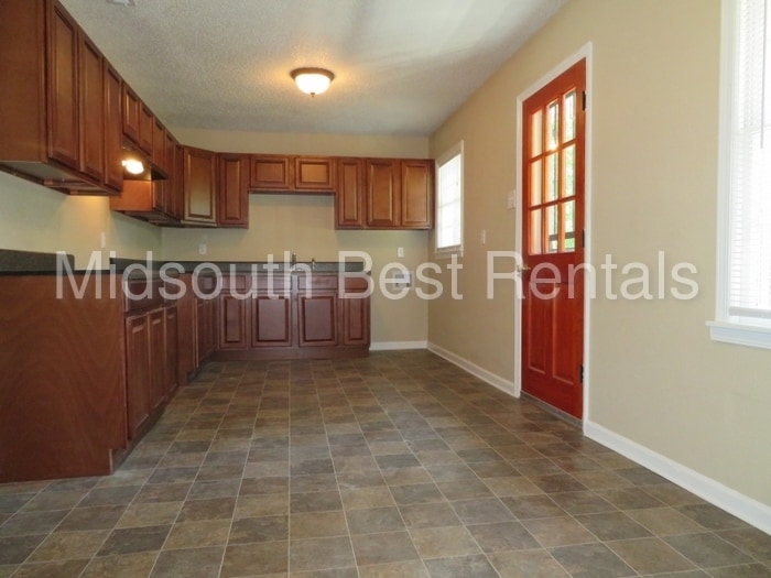 Building Photo - 2011 Lauretta Ave
