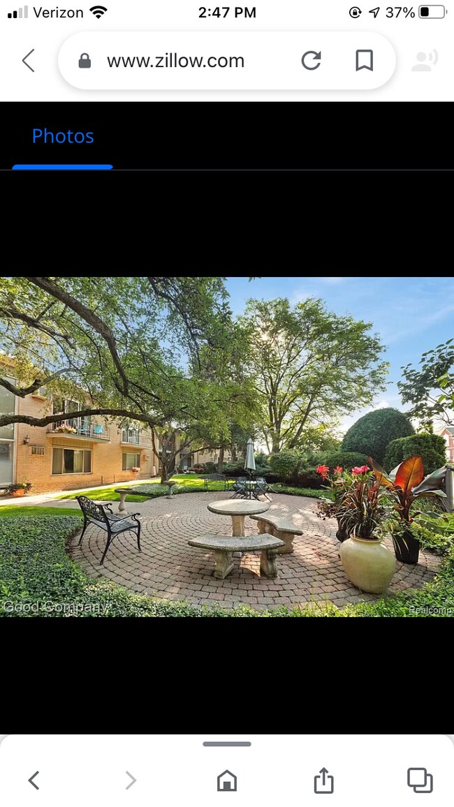 Foto del edificio - 2655 E Maple Rd