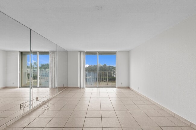 Foto del edificio - 500 Executive Center Dr