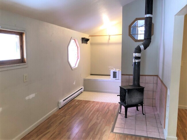 Building Photo - 841 Whispering Pines Dr