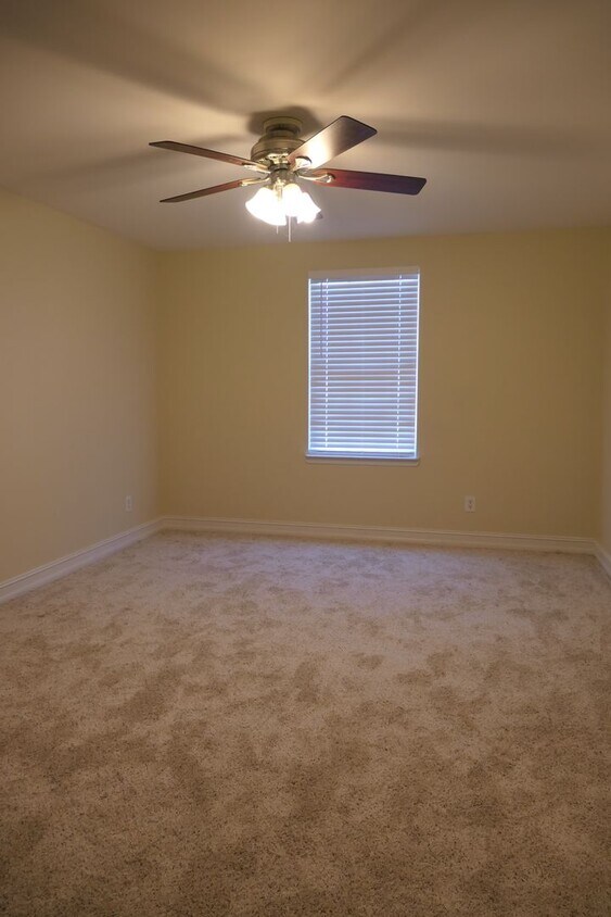Building Photo - Remodeled 3 Bedroom 2 Bath House for Rent ...