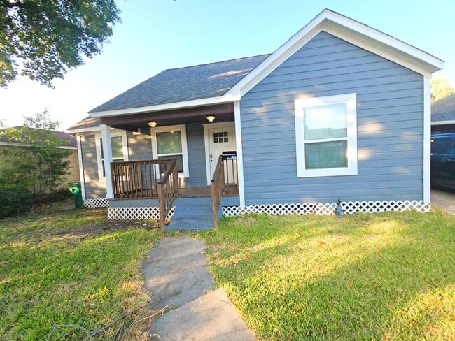 Photo - 210 Olive Ave House