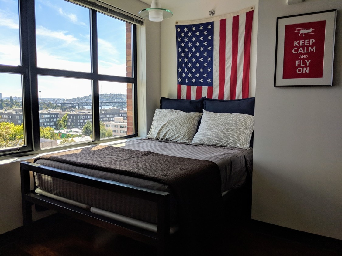 Bed with View - 1414 NE 42nd St