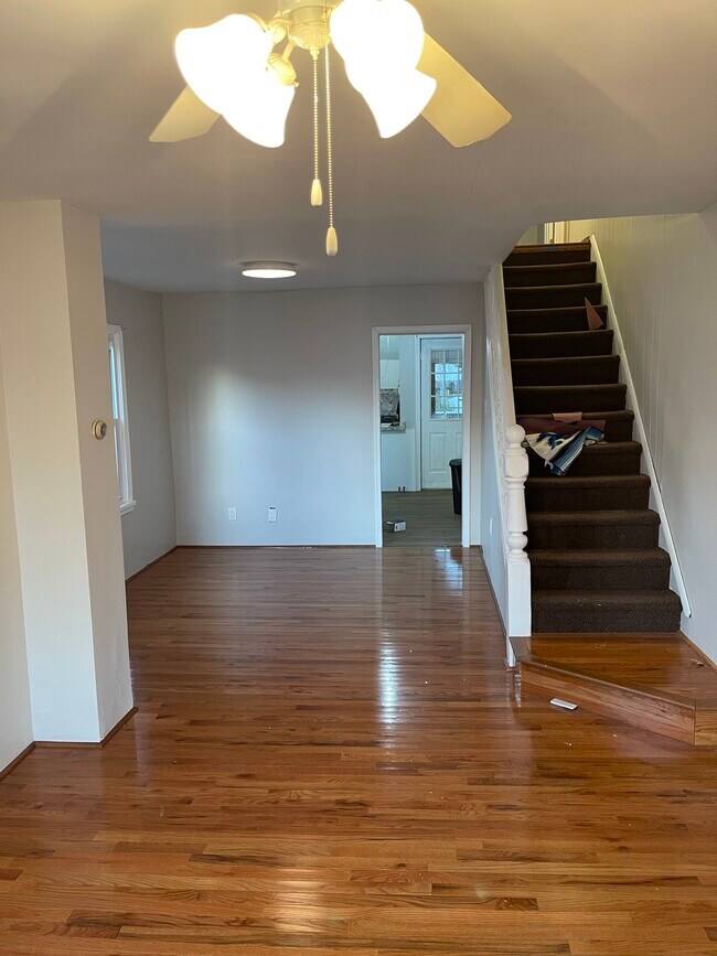 Building Photo - 617 Dean St