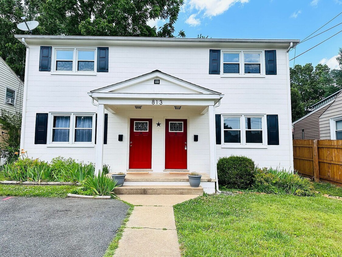 Primary Photo - 813 Montrose Ave