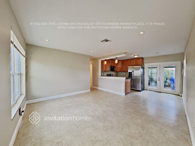 Foto del edificio - 1410 N 70th Terrace