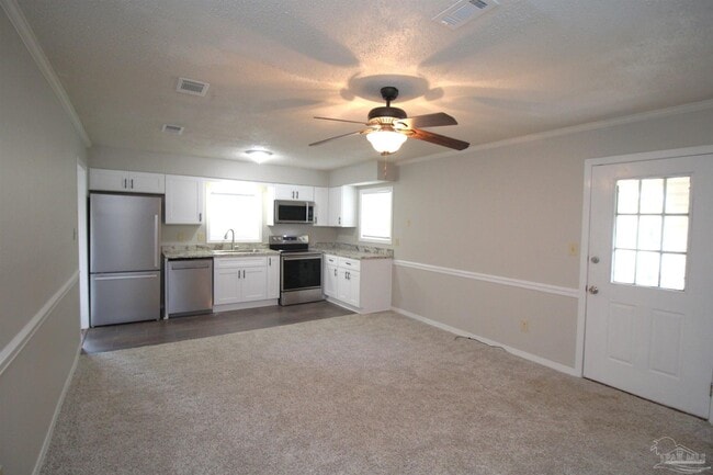 Building Photo - 4630 Bellview Ave