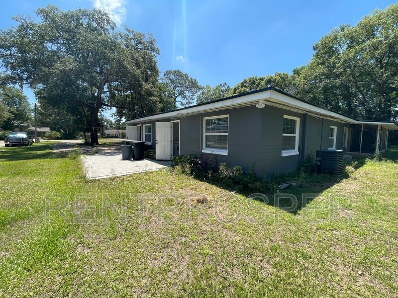 Primary Photo - 1132 W Lake Brantley Rd