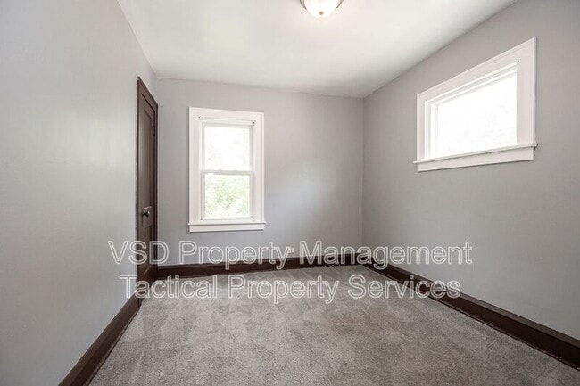 Building Photo - 4024 E 143rd St