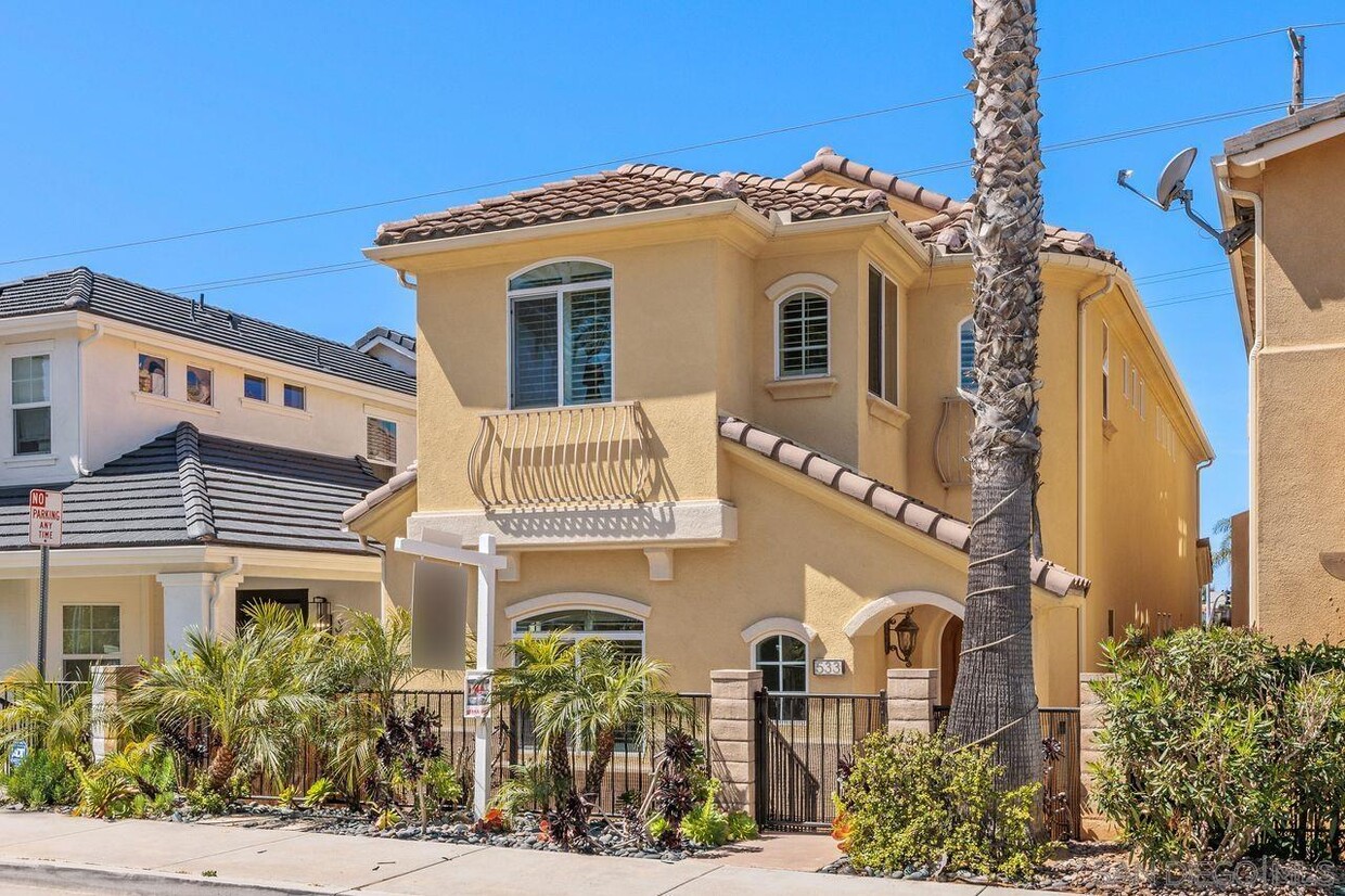 Primary Photo - 533 N Cedros Ave