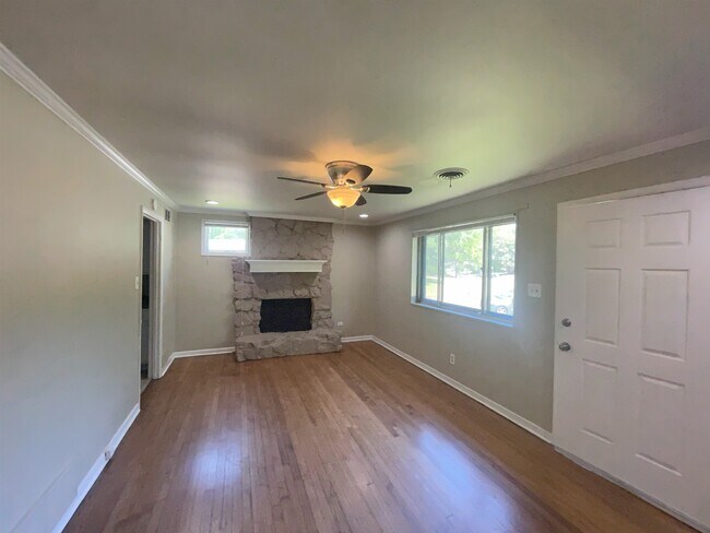 Foto del edificio - 5162 Edenshire Ave