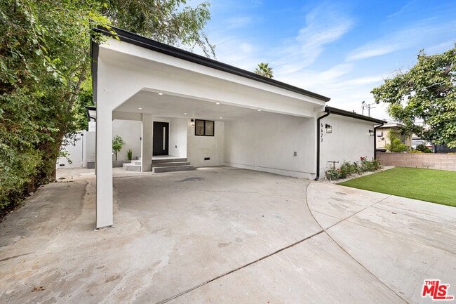 Building Photo - 5627 Agnes Ave