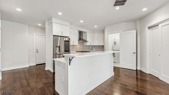 Building Photo - 24 N Park Pl