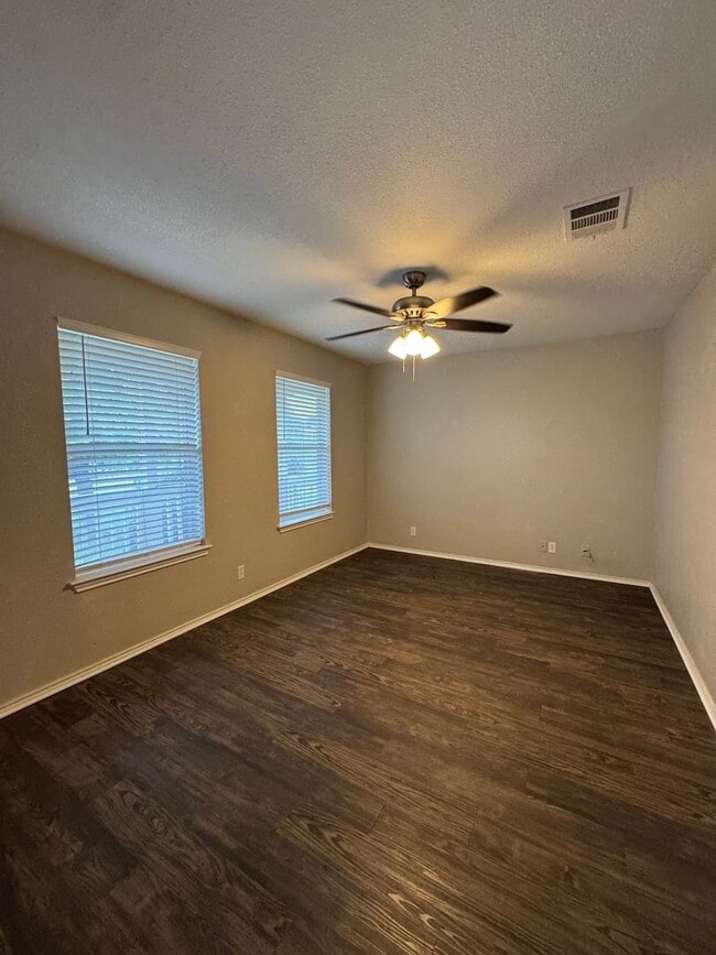 Building Photo - Modern Living Minutes from Everything Kyle...