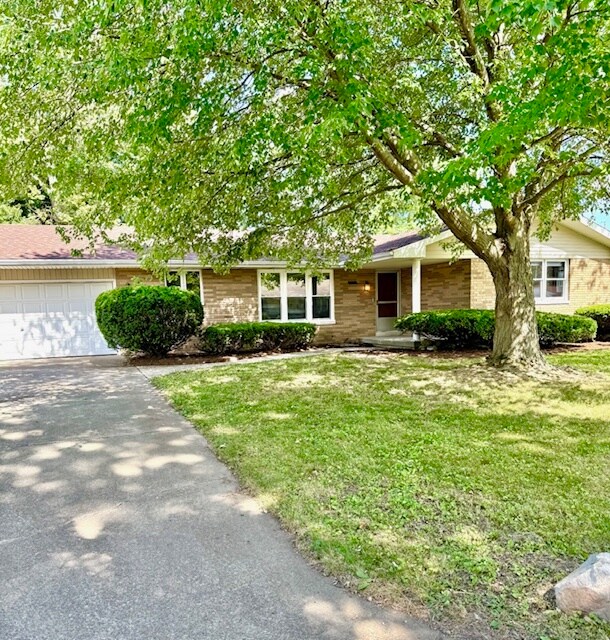 Photo - 303 Jacobson Dr (Thomasboro, IL)