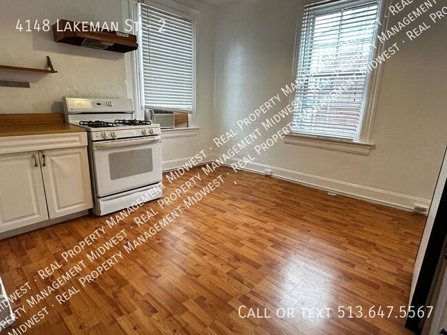 Foto del edificio - 4148 Lakeman St