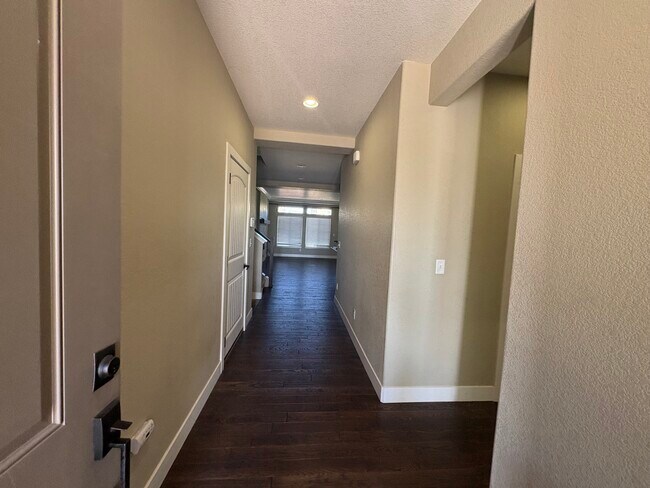Foto del edificio - 8436 Briar Brush Ln