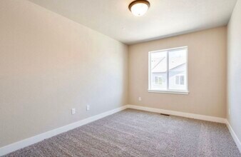 Building Photo - 6933 4th Street Rd