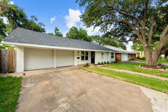 Building Photo - 4018 Silverwood Dr