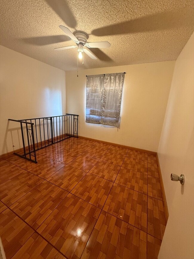 Building Photo - Centrally Located In Phoenix