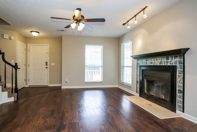 Foto del edificio - 317 Hunters Chase Dr