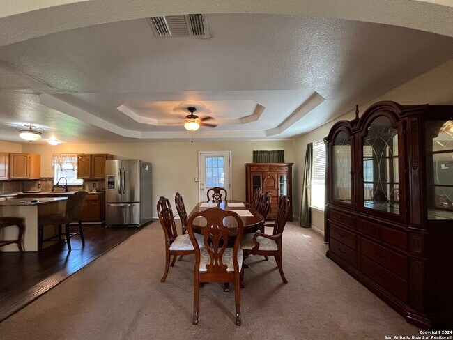 Foto del edificio - 1243 Gillette Blvd