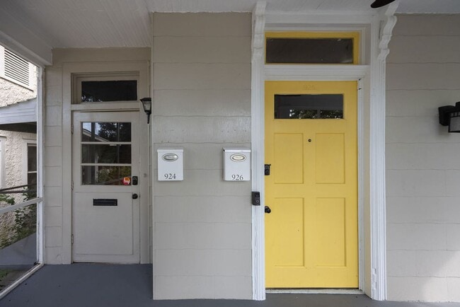 Building Photo - Downtown home walking distance to Mercer L...