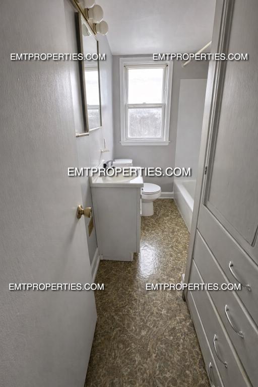 Building Photo - 2328 Homewood Dr