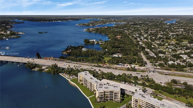 Foto del edificio - 1542 Jupiter Cove Dr