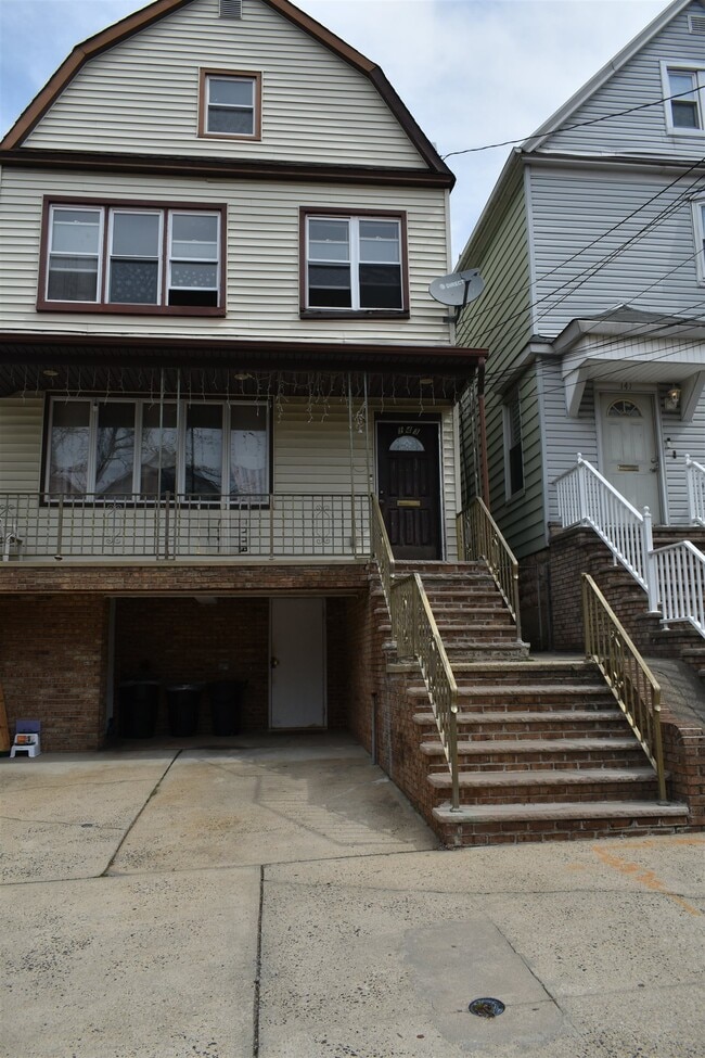 Building Photo - 143 W 29th St