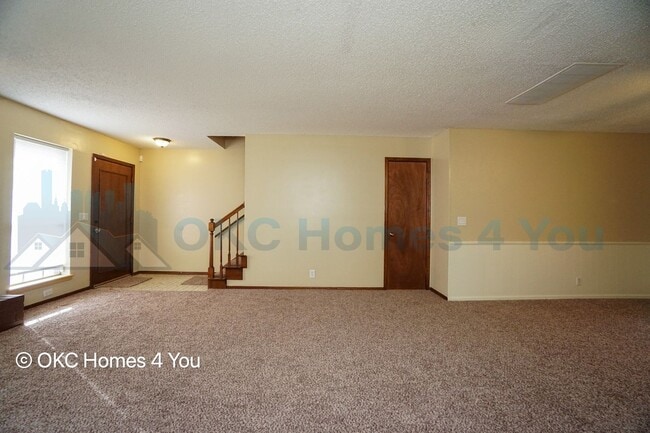 Building Photo - Townhouse with 3 beds and 3 baths!
