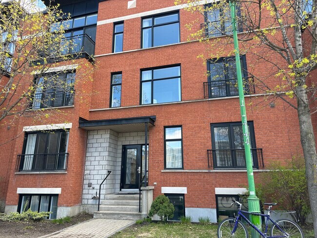 Building Photo - 1232 Av Ducharme
