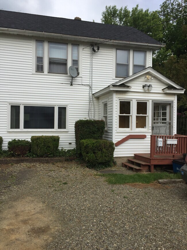 114 Redwood St Unit 1, Warren, PA 16365 Apartments in Warren, PA