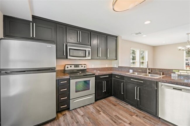 Building Photo - 8508 Grandview Dr