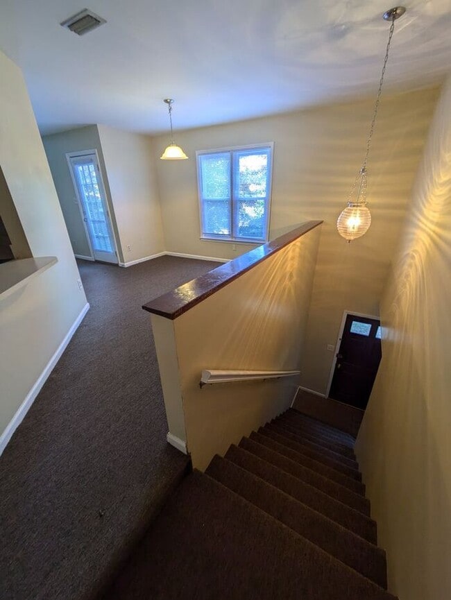 Building Photo - 2BD/2BA Condo Available Now in Hickory