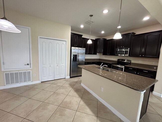 Foto del edificio - Single Family House for Rent