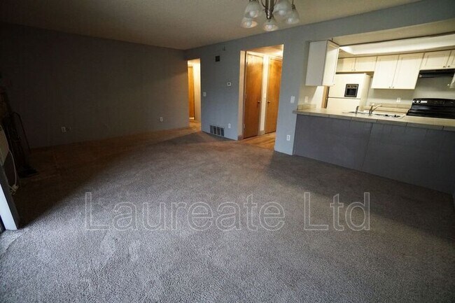 Foto del edificio - 4896 S Dudley St