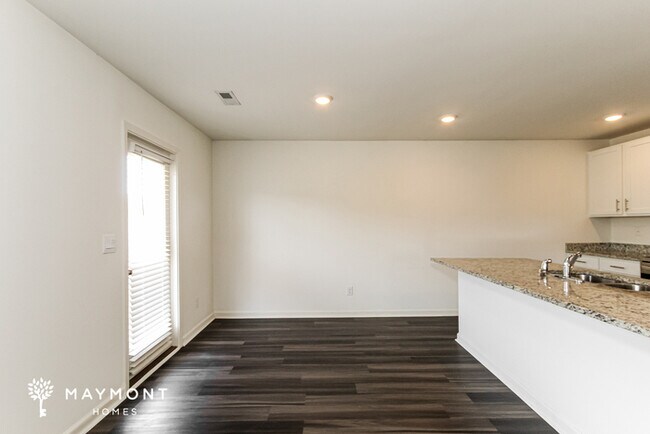 Foto del edificio - 5685 Timber Leaf Lp