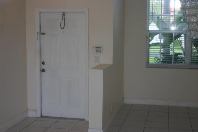 Foto del edificio - 7588 Parkside Ln